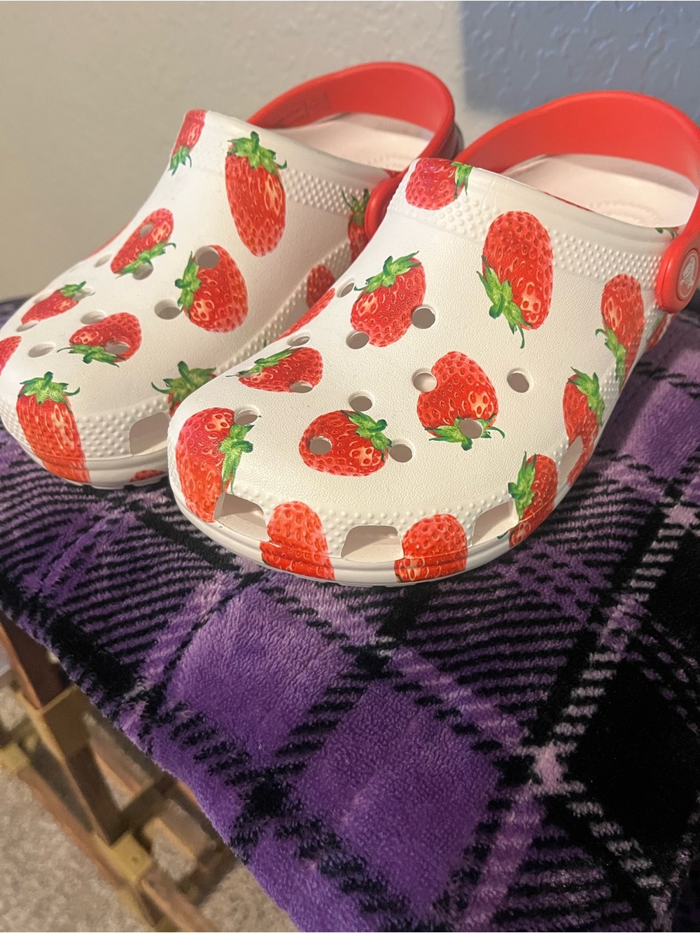 CROCS Kids Fresh Fruits Strawberry Print